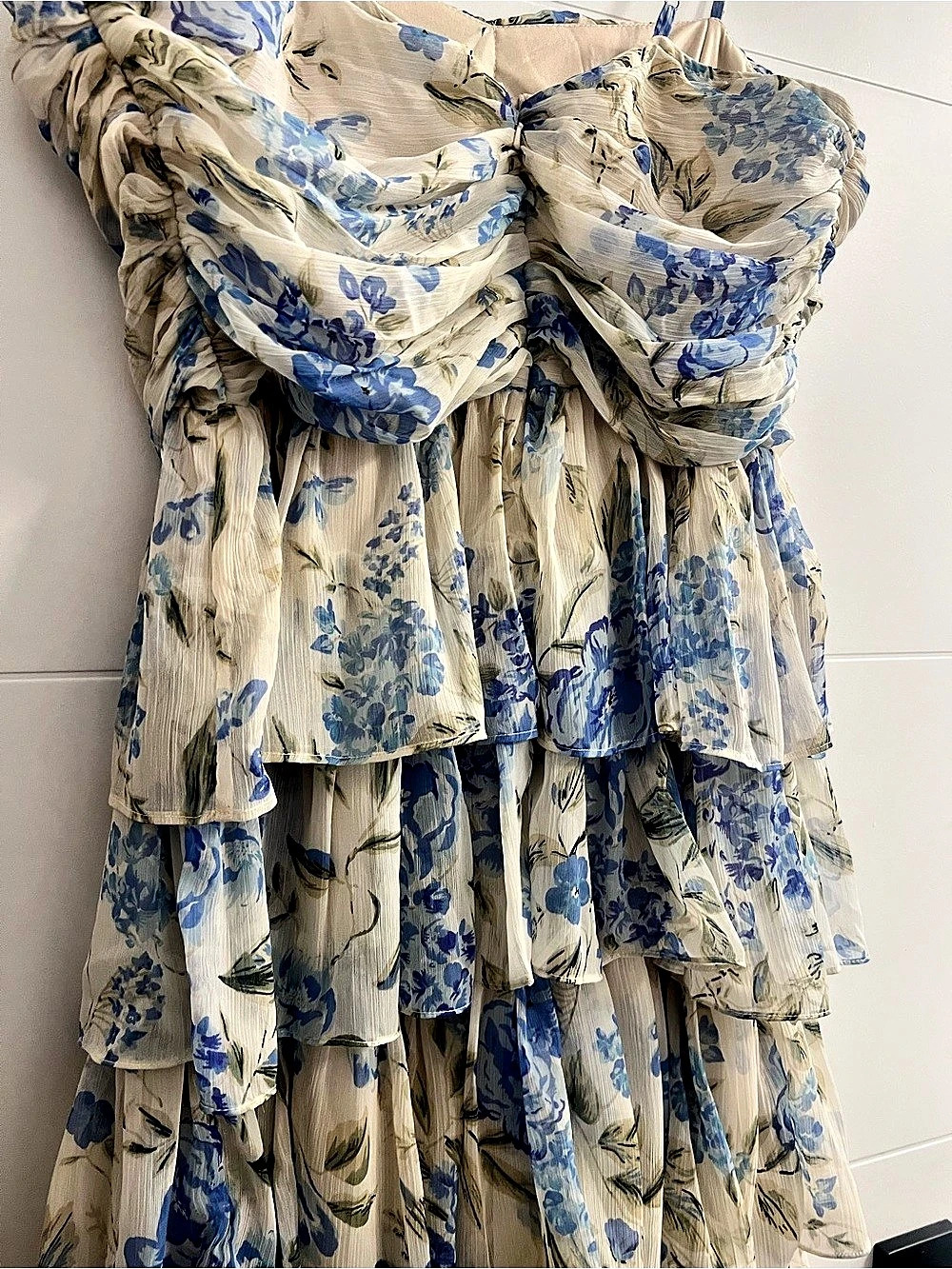 Lulus Floral Tiered Maxi Dress in Cream & Blue Size Large - Picture 3 of 5